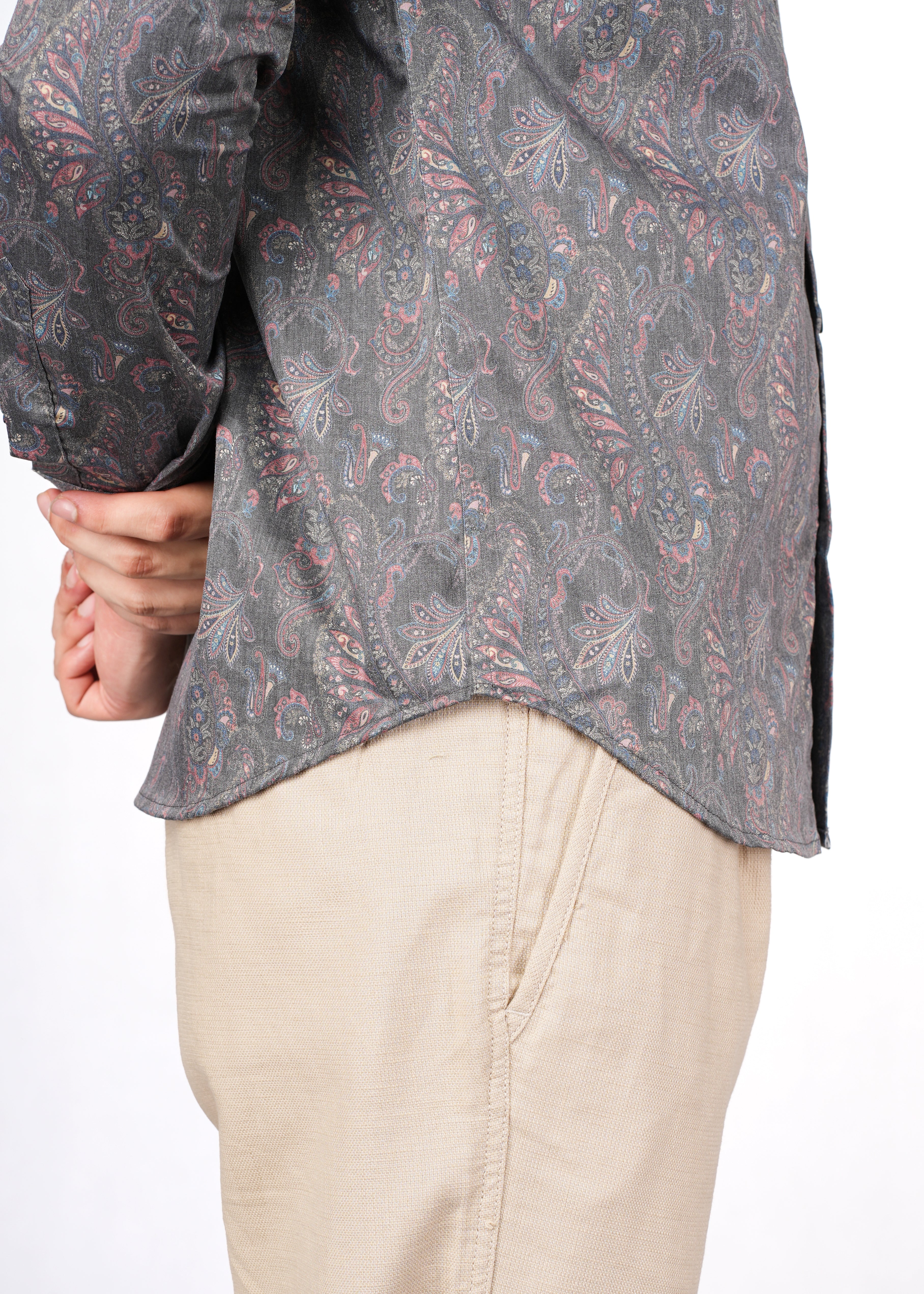 GREY PAISLEY PRINT